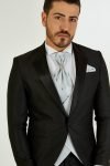 Black Abito da Sposo Giacca in tessuto – Cerimonia Uomo - Atelier Acquaviva - Negozio di abiti da sposa, sposo e cerimonia a Palermo Black Abito da Sposo Giacca in tessuto – Cerimonia Uomo - 3 - Abiti da sposa, sposo e cerimonia eleganti a Palermo